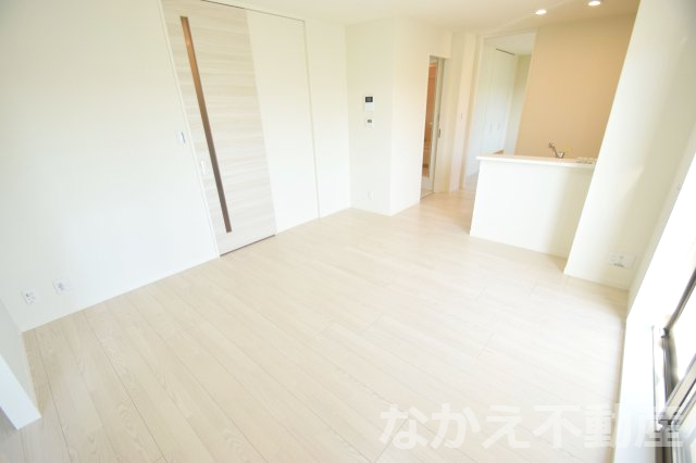 ＪＲ牟岐線 文化の森駅 徒歩26分 3階建 築9年の居間写真