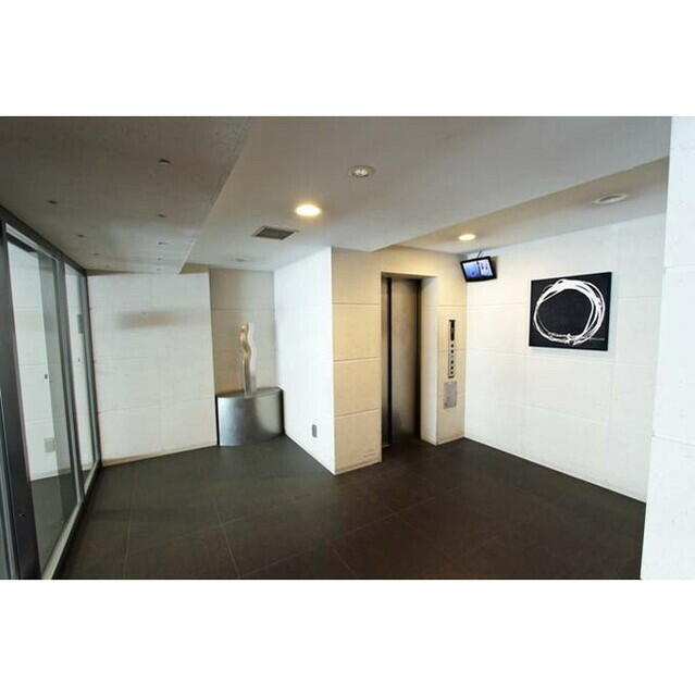 エントランス　エレベータホール