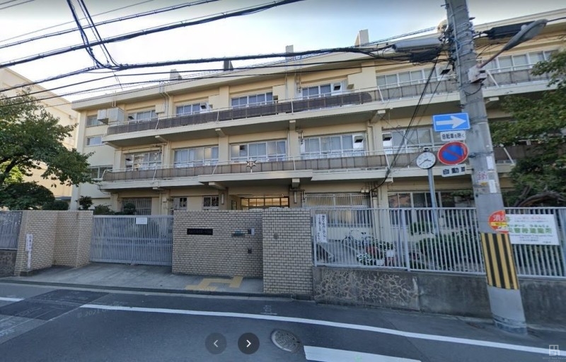 中学校　大阪市立住吉第一中学校（中学校）まで745m