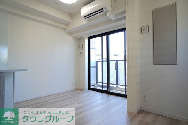 東京メトロ千代田線 湯島駅 徒歩1分 14階建 築3年の居間写真