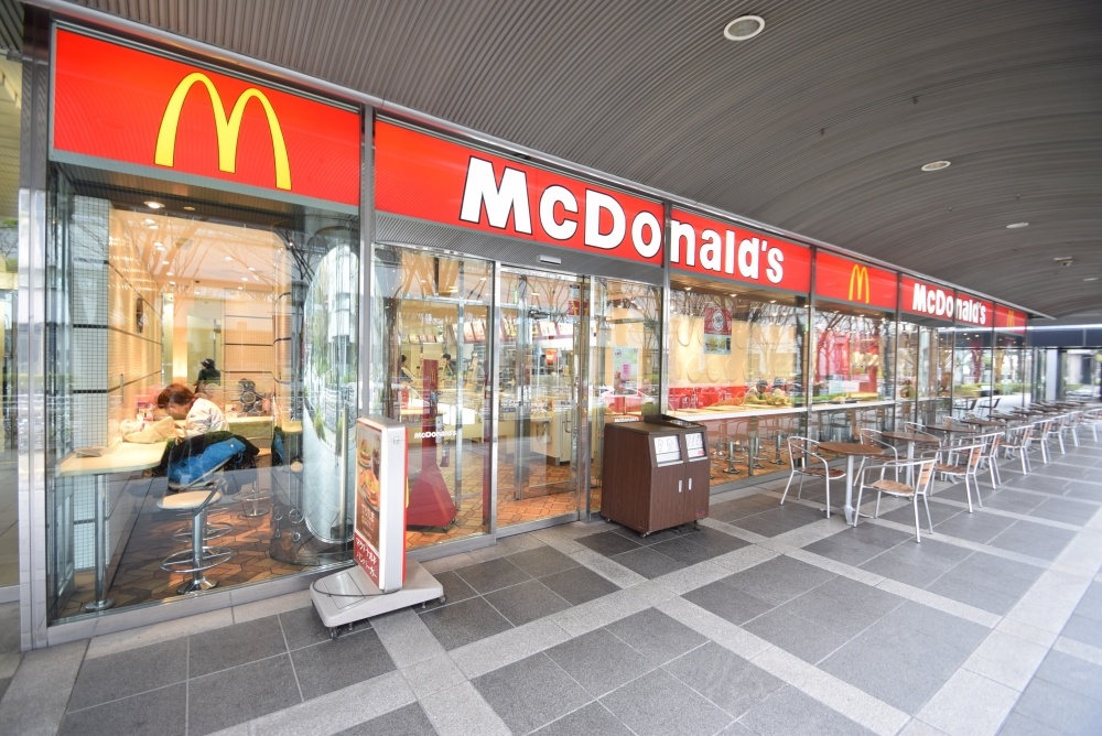飲食店　マクドナルドツイン２１店（飲食店）まで666m