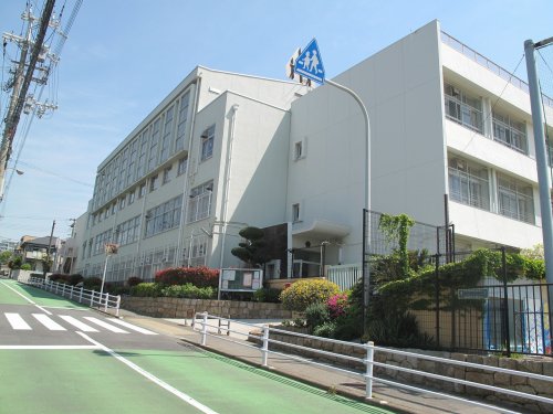 小学校　霞ケ丘小学校（小学校）まで1208m