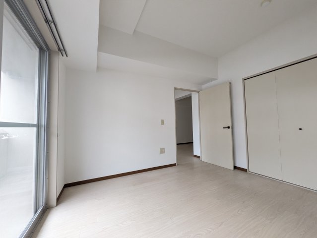 フローラ新横浜の居間写真