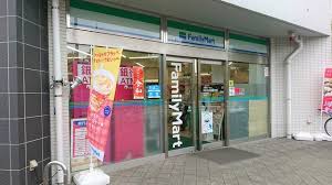 コンビニ　ファミリーマート 喜多見駅北店（コンビニ）まで354m