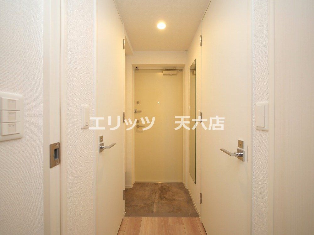 セレニテ新大阪エクラの玄関写真