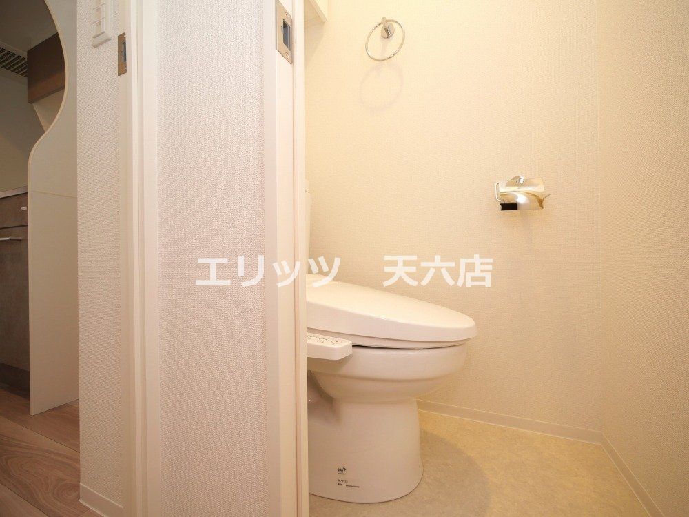 セレニテ新大阪エクラのトイレ写真
