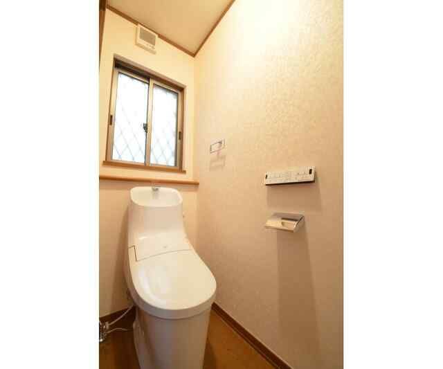 港北区大倉山5丁目戸建のトイレ写真