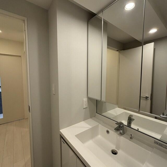 洗面設備　※写真は同タイプ住戸です。