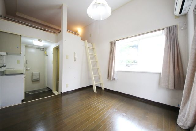 エンジェルハイツ26番館の居間写真