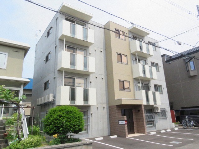 建物外観　おしゃれなデザイナーズルームです！！
