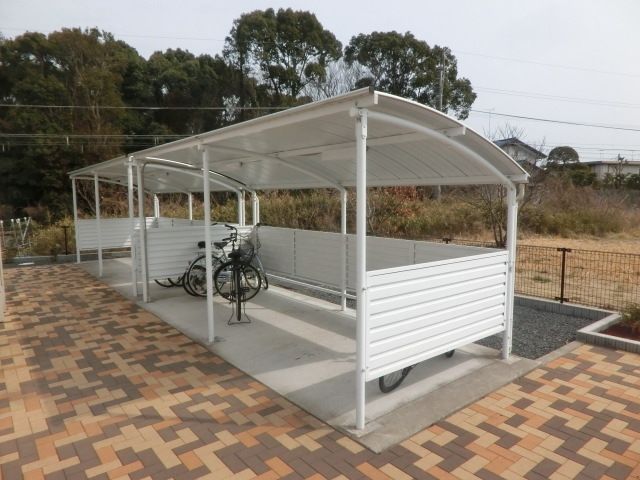 その他　屋根付き駐輪場