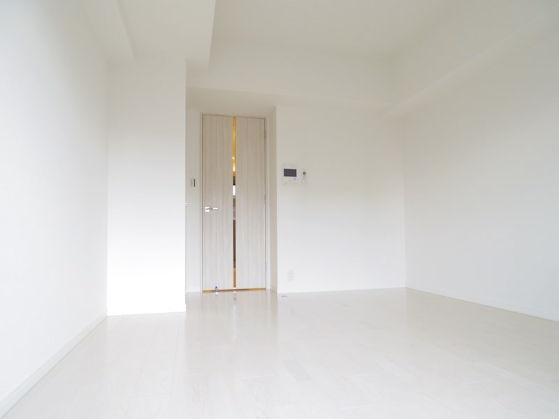 居室・リビング　白を基調にしたお部屋