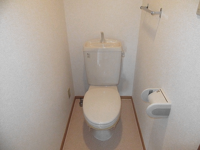 近鉄南大阪線 藤井寺駅 徒歩20分 3階建 築22年のトイレ写真