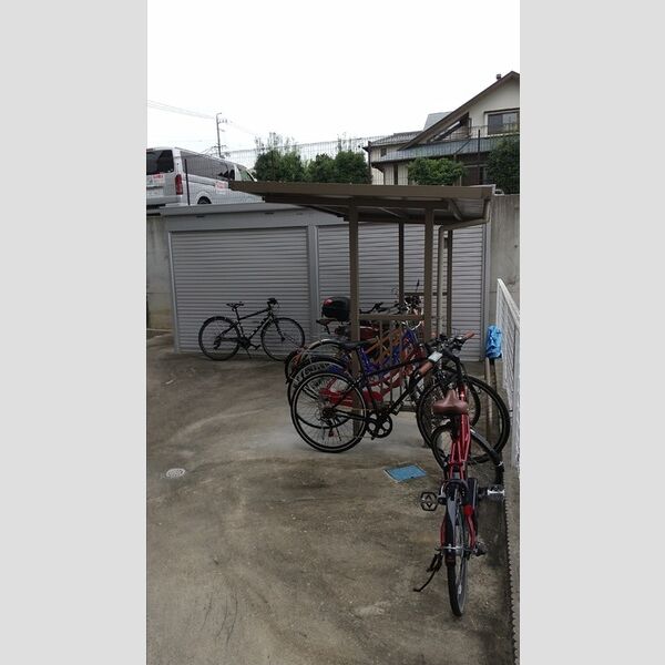 その他共有部分　屋根付き駐輪場