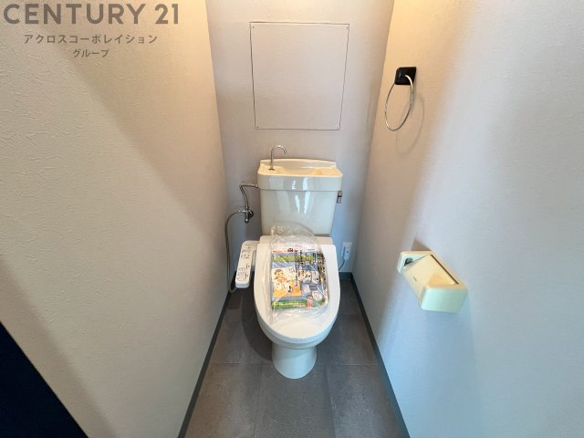 トイレ　温水洗浄便座付きのトイレです♪