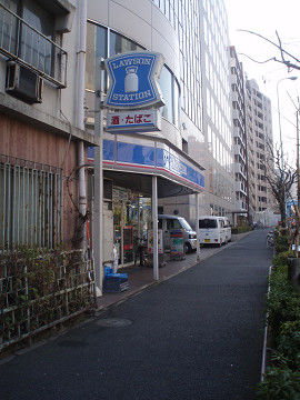 コンビニ　ローソン新宿富久町店（コンビニ）まで439m