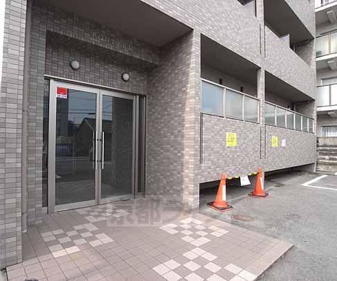 その他共有部分　清潔感のあるガラスのドア