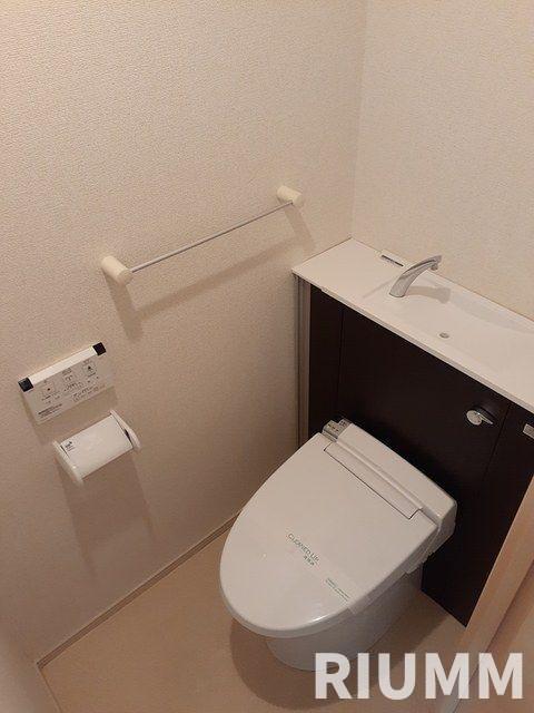 京王線 八幡山駅 徒歩1分 4階建 築11年のトイレ写真