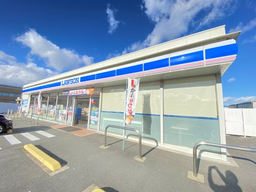 コンビニ　ローソン松阪鎌田町店（コンビニ）まで224m