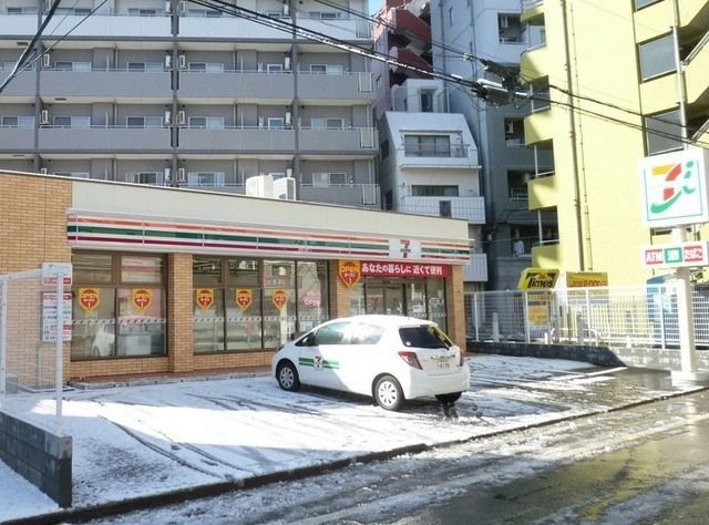 コンビニ　セブンイレブン（コンビニ）まで60m