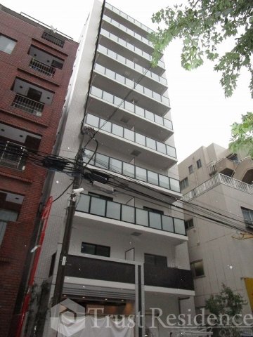 建物外観　モニタ付きオートロック・敷地内ゴミ置場あり