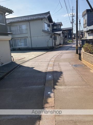 その他　前面道路（その他）まで0m