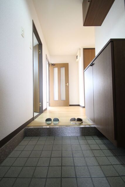 ファミーユ植田東の玄関写真