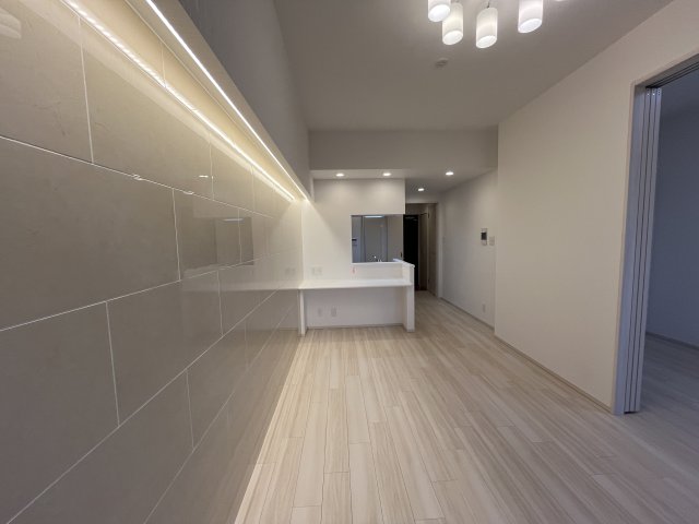 居室・リビング　写真は、他部屋の反転間取りです。(現況優先)