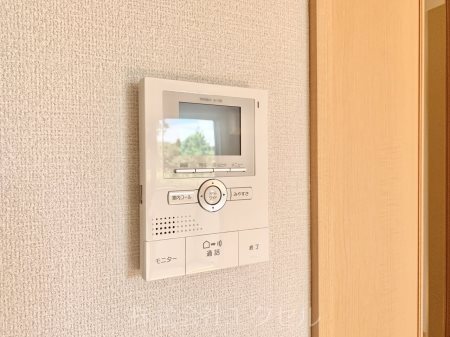 セキュリティ　TVモニターホンで来訪者の確認ができます