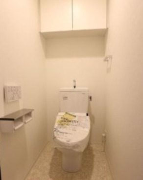 都営大江戸線 勝どき駅 徒歩8分 11階建 築10年のトイレ写真