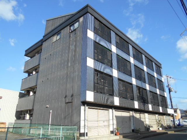 建物外観　敷地内ガレージあります