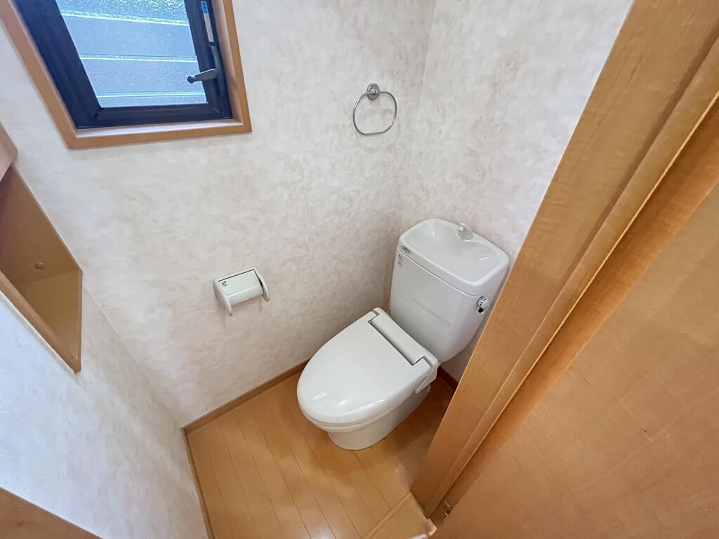 東急こどもの国線 恩田駅 徒歩9分 2階建 築24年のトイレ写真
