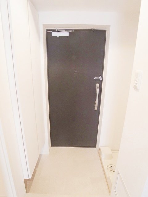 東急田園都市線 三軒茶屋駅 徒歩17分 12階建 築12年の玄関写真