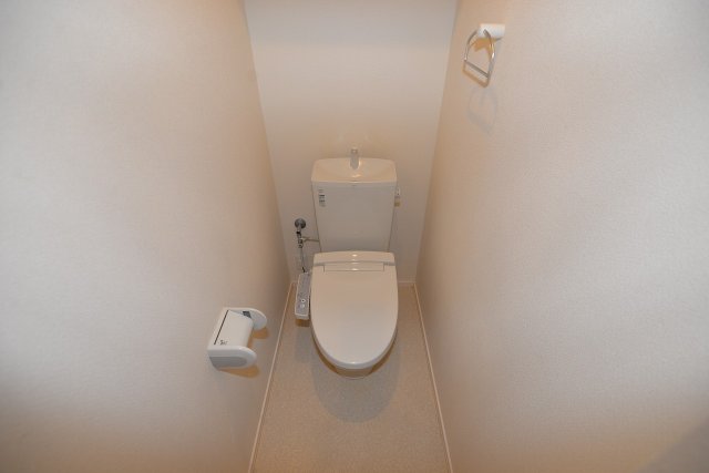 トイレ　写真は同マンションの他の部屋のものです