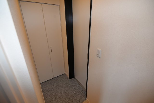 玄関　写真は同マンションの他の部屋のものです