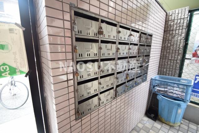 エントランス　落ち着いたエントランスです