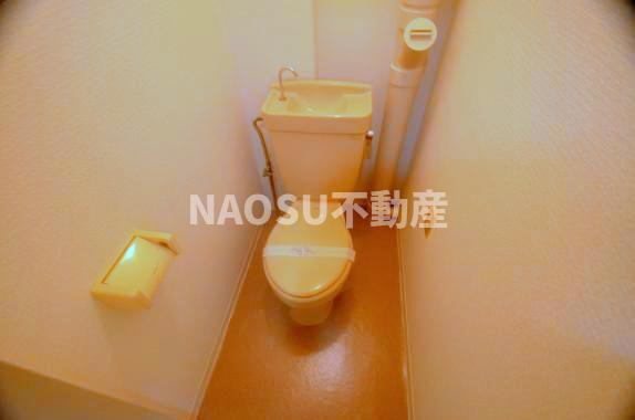 トイレ　落ち着いた色調のトイレです