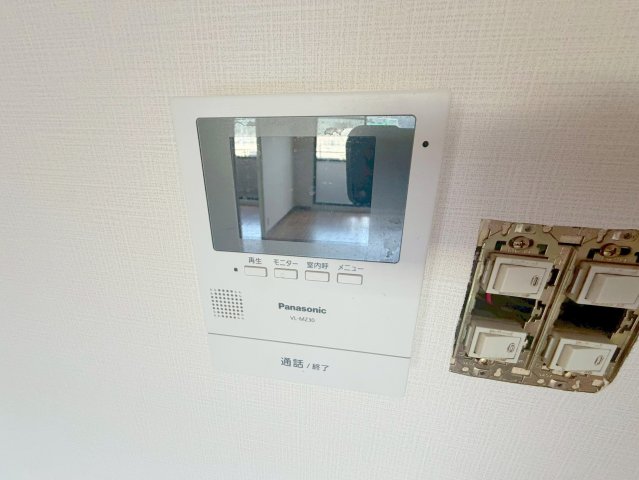 セキュリティ　TVモニターホンで来客が誰か確認してから開けて下さいね