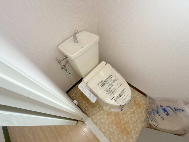 トイレ　綺麗なトイレにはウォシュレット標準装備です。
