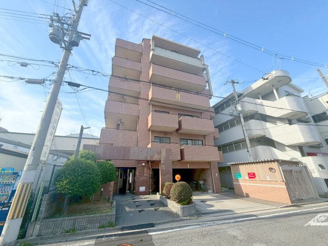 建物外観　落ち着いた色合いの綺麗なマンションです。