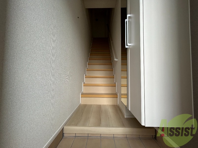 玄関　玄関からの様子です。すぐ部屋が見えないのは安心ですね。
