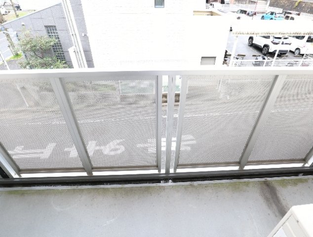バルコニー　開放的で明るい空間を演出してくれるバルコニーです