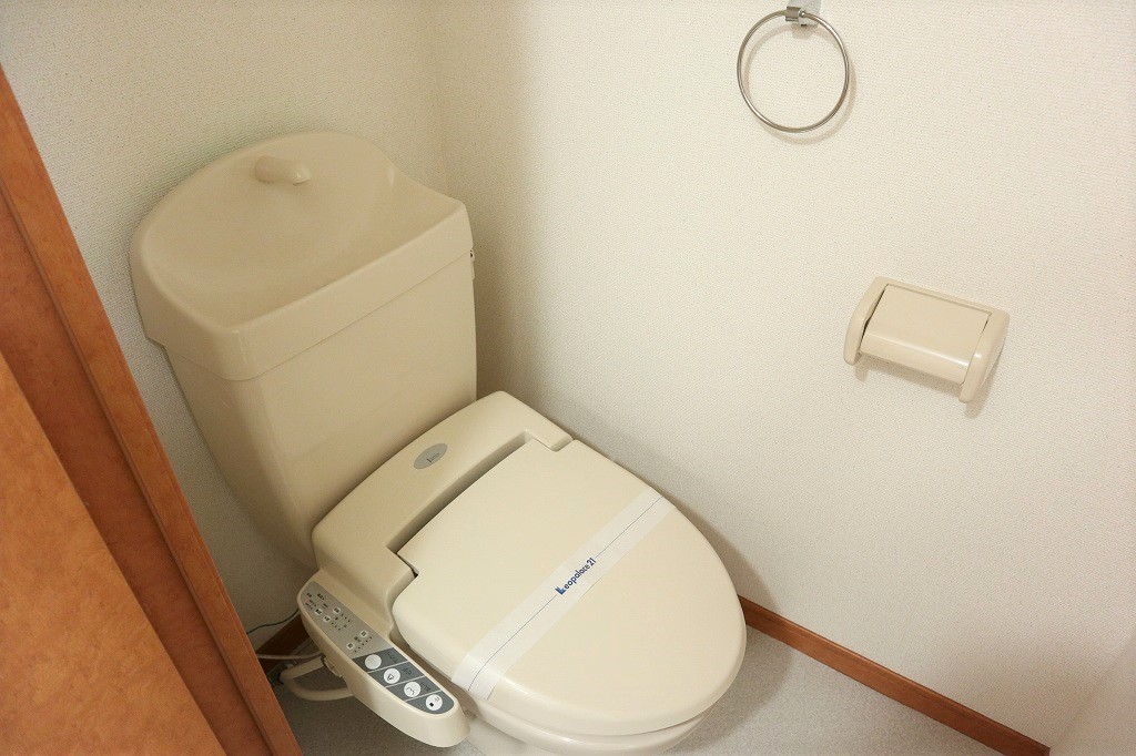 その他　温水洗浄便座完備
