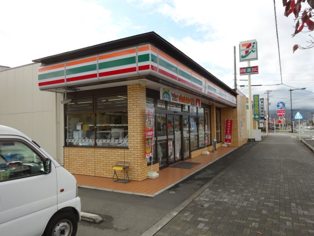 コンビニ　セブン・イレブン（コンビニ）まで300m