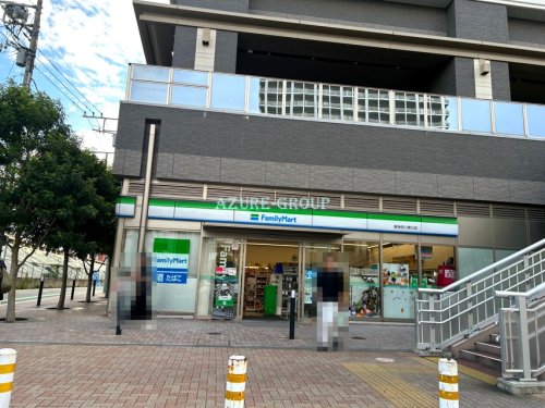 コンビニ　ファミリーマート東神奈川東口店（コンビニ）まで647m