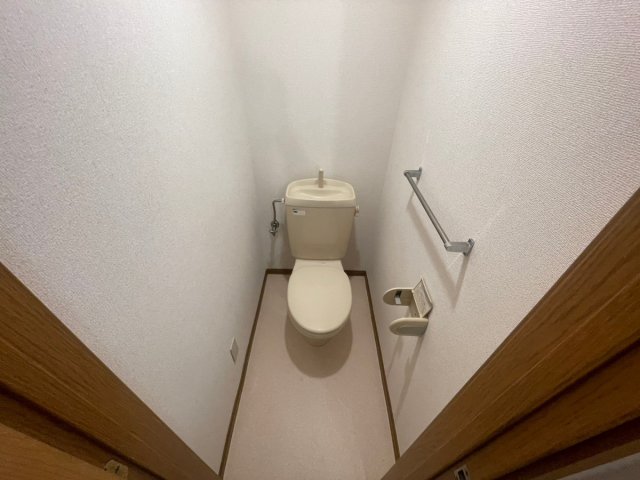 阪急京都線 高槻市駅 徒歩50分 2階建 築28年のトイレ写真