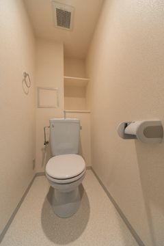 トイレ　別号室参考写真です