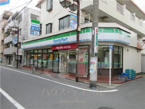 コンビニ　ファミリーマート赤羽平和通り店（コンビニ）まで244m