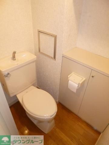 ＪＲ山手線 恵比寿駅 徒歩5分 4階建 築30年のトイレ写真