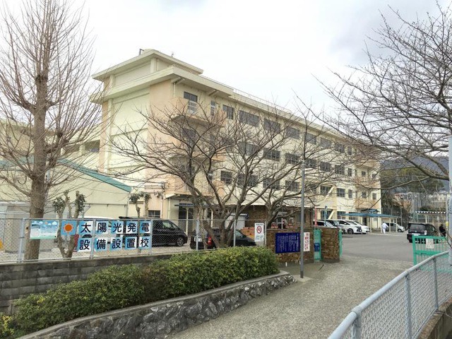 中学校　北九州市立松ケ江中学校（中学校）まで789m